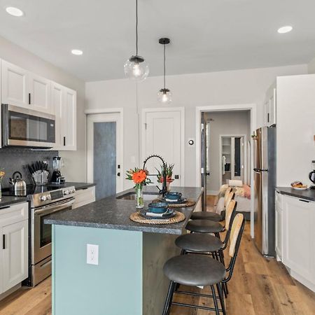 Passyunk Square Spacious 1 Bedroom Oasis- Huge Deck Philadelphia Bagian luar foto