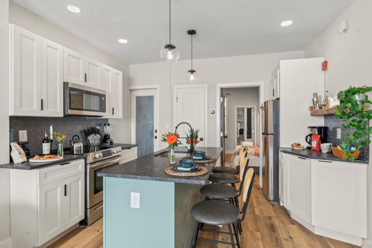 Passyunk Square Spacious 1 Bedroom Oasis- Huge Deck Philadelphia Bagian luar foto