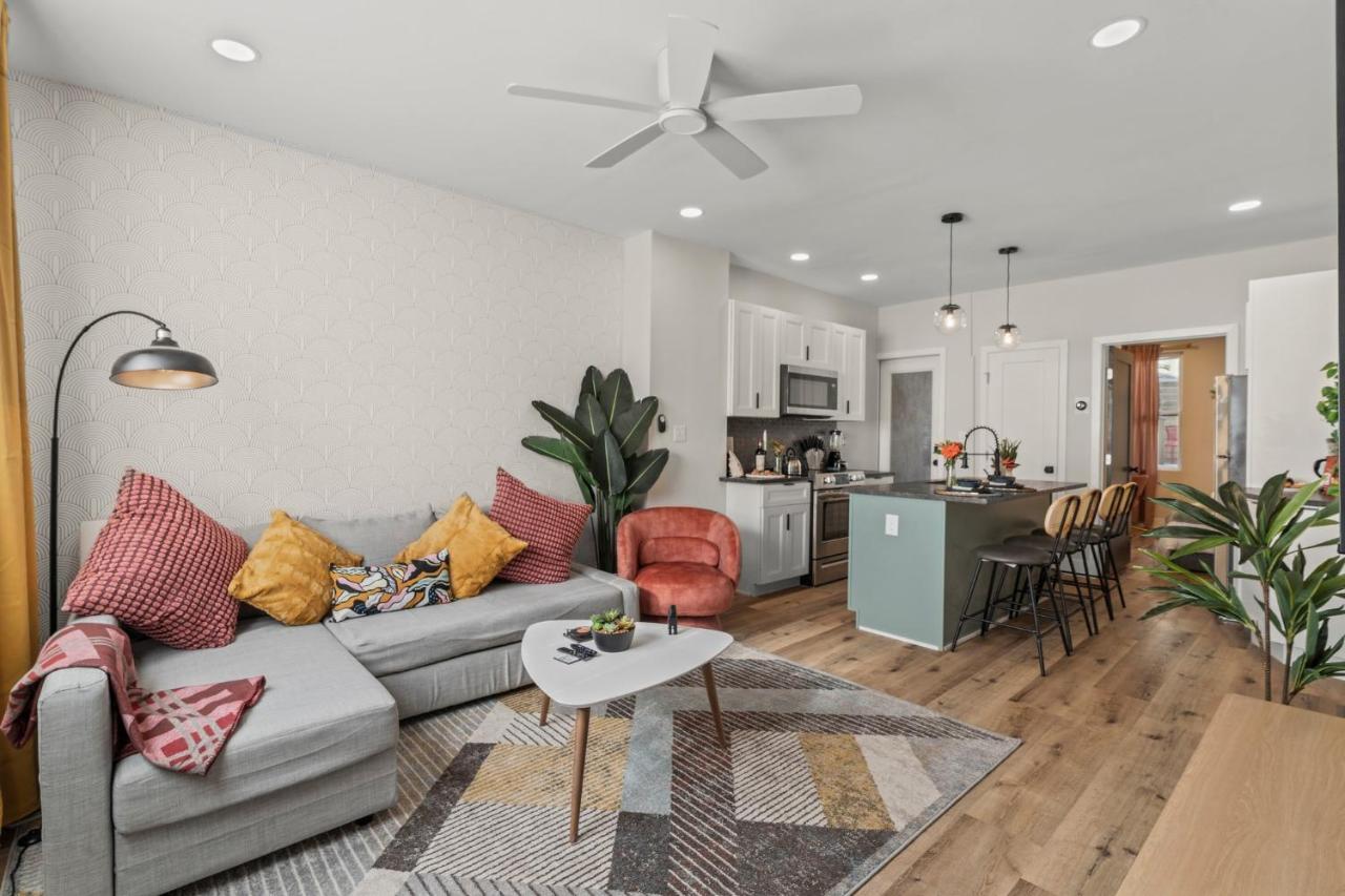 Passyunk Square Spacious 1 Bedroom Oasis- Huge Deck Philadelphia Bagian luar foto