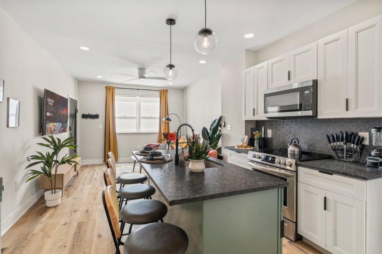 Passyunk Square Spacious 1 Bedroom Oasis- Huge Deck Philadelphia Bagian luar foto
