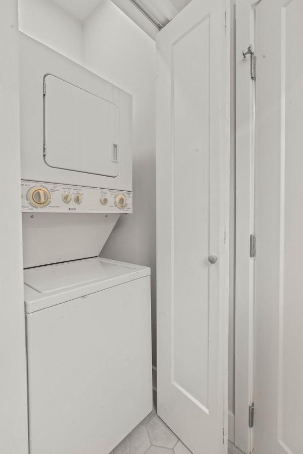 Passyunk Square Spacious 1 Bedroom Oasis- Huge Deck Philadelphia Bagian luar foto