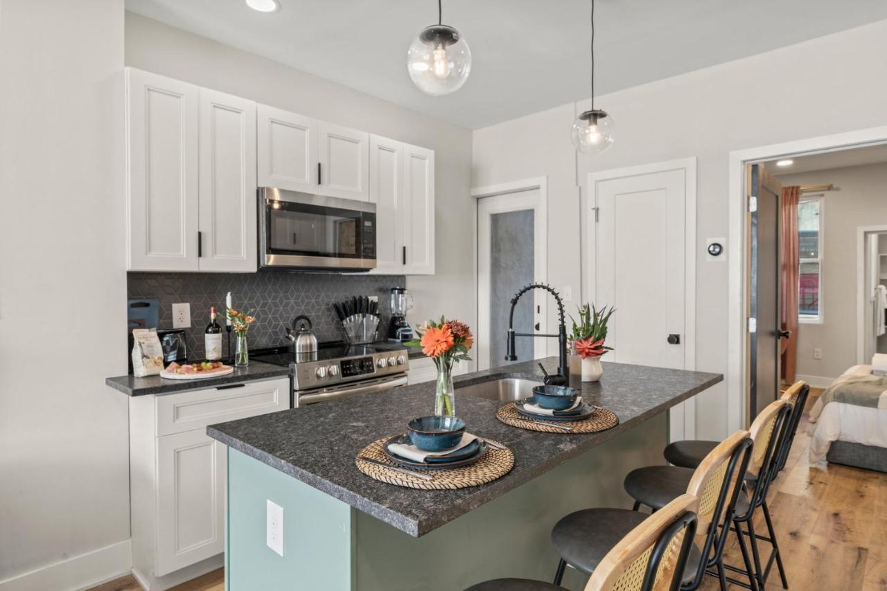 Passyunk Square Spacious 1 Bedroom Oasis- Huge Deck Philadelphia Bagian luar foto