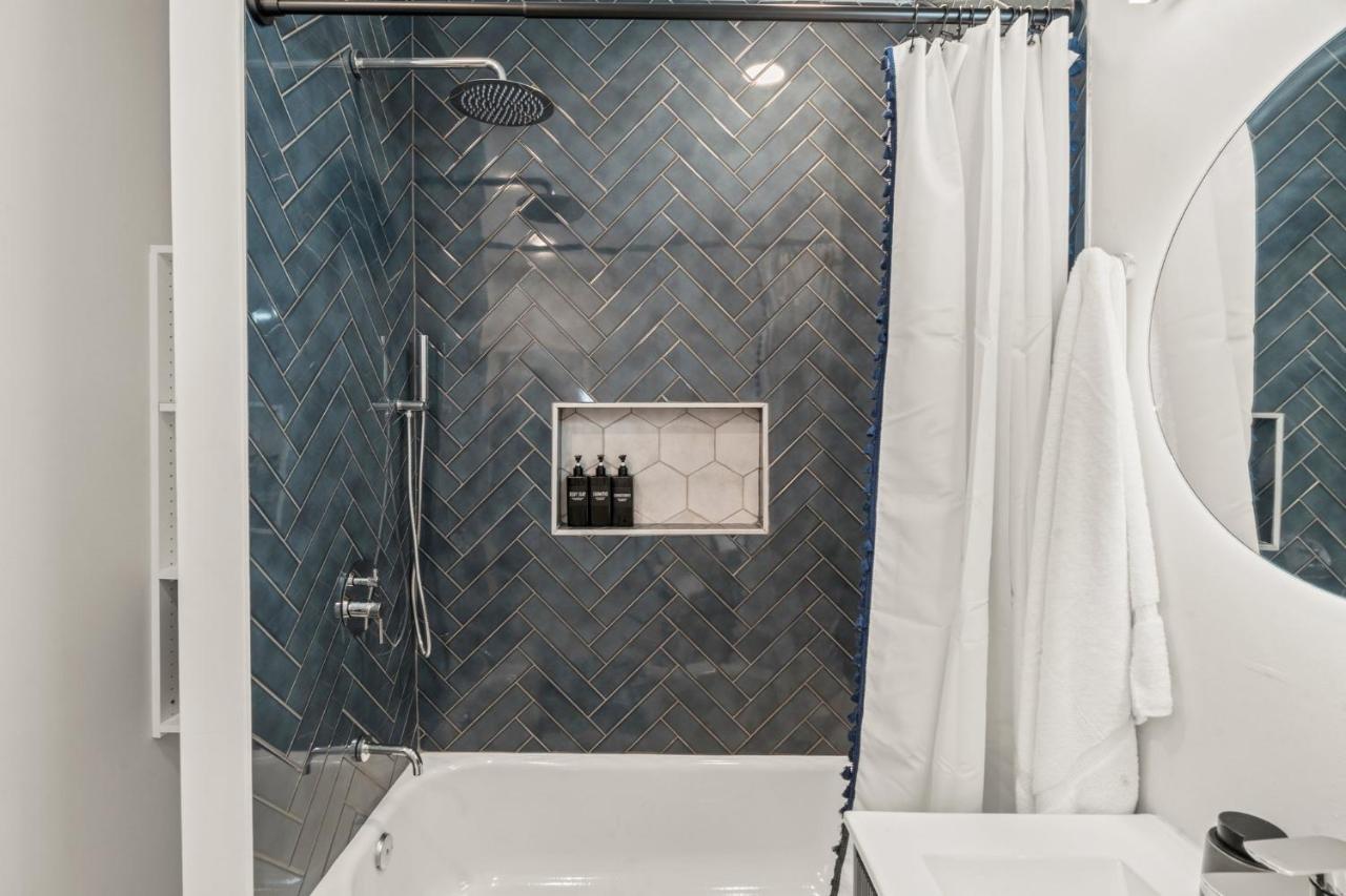 Passyunk Square Spacious 1 Bedroom Oasis- Huge Deck Philadelphia Bagian luar foto