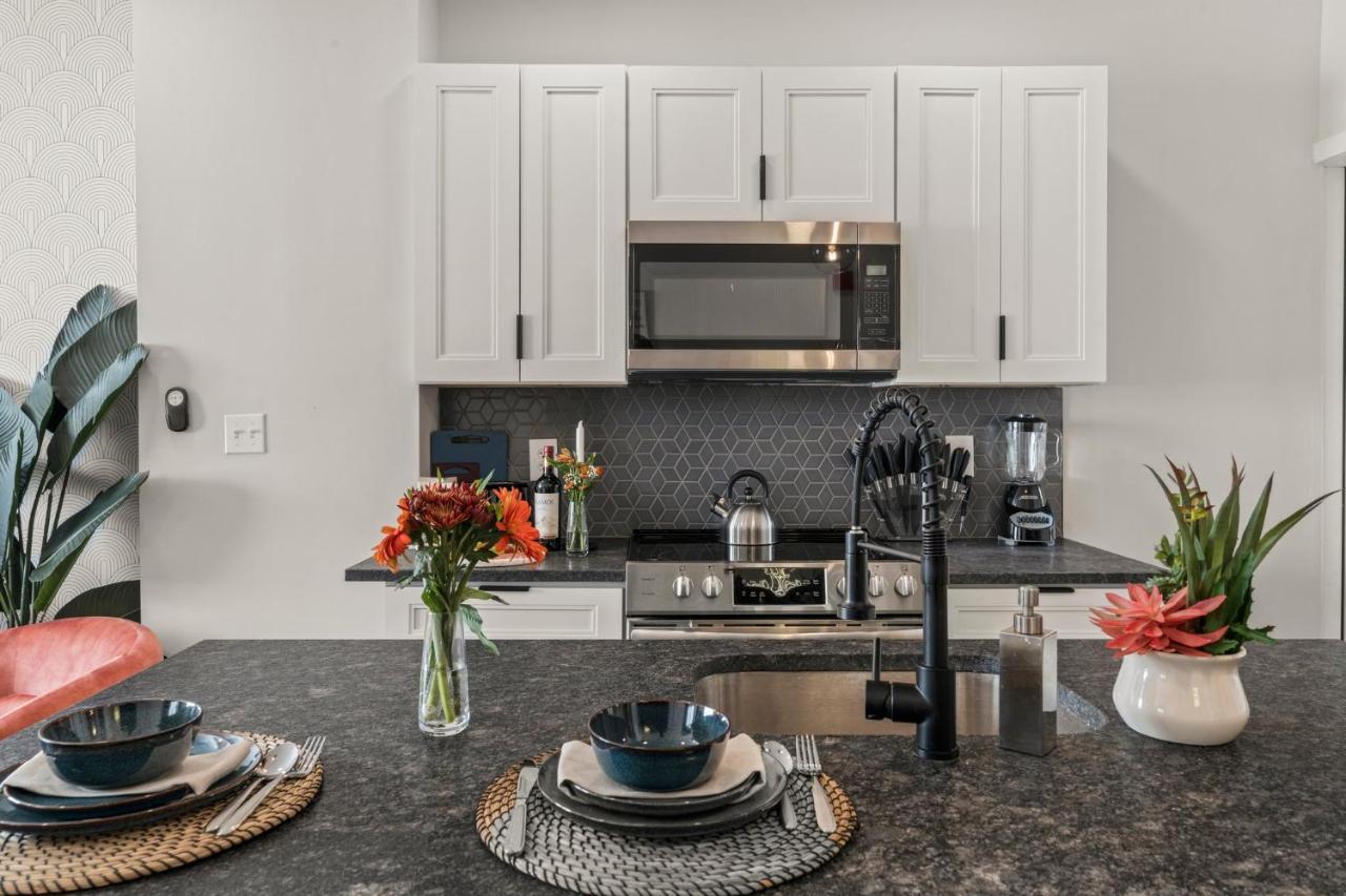 Passyunk Square Spacious 1 Bedroom Oasis- Huge Deck Philadelphia Bagian luar foto