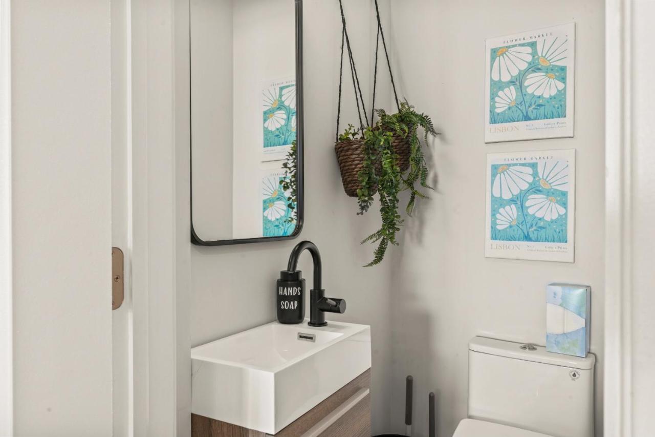 Passyunk Square Spacious 1 Bedroom Oasis- Huge Deck Philadelphia Bagian luar foto