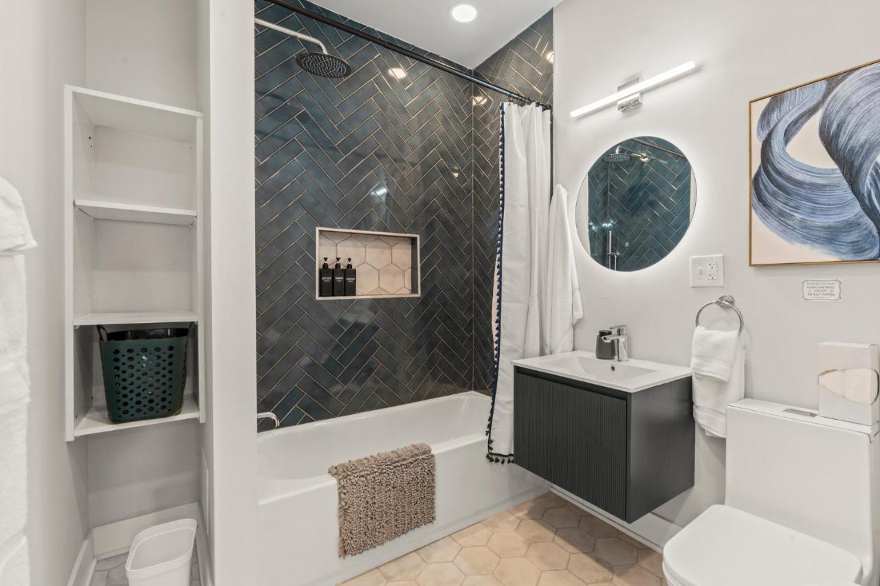 Passyunk Square Spacious 1 Bedroom Oasis- Huge Deck Philadelphia Bagian luar foto